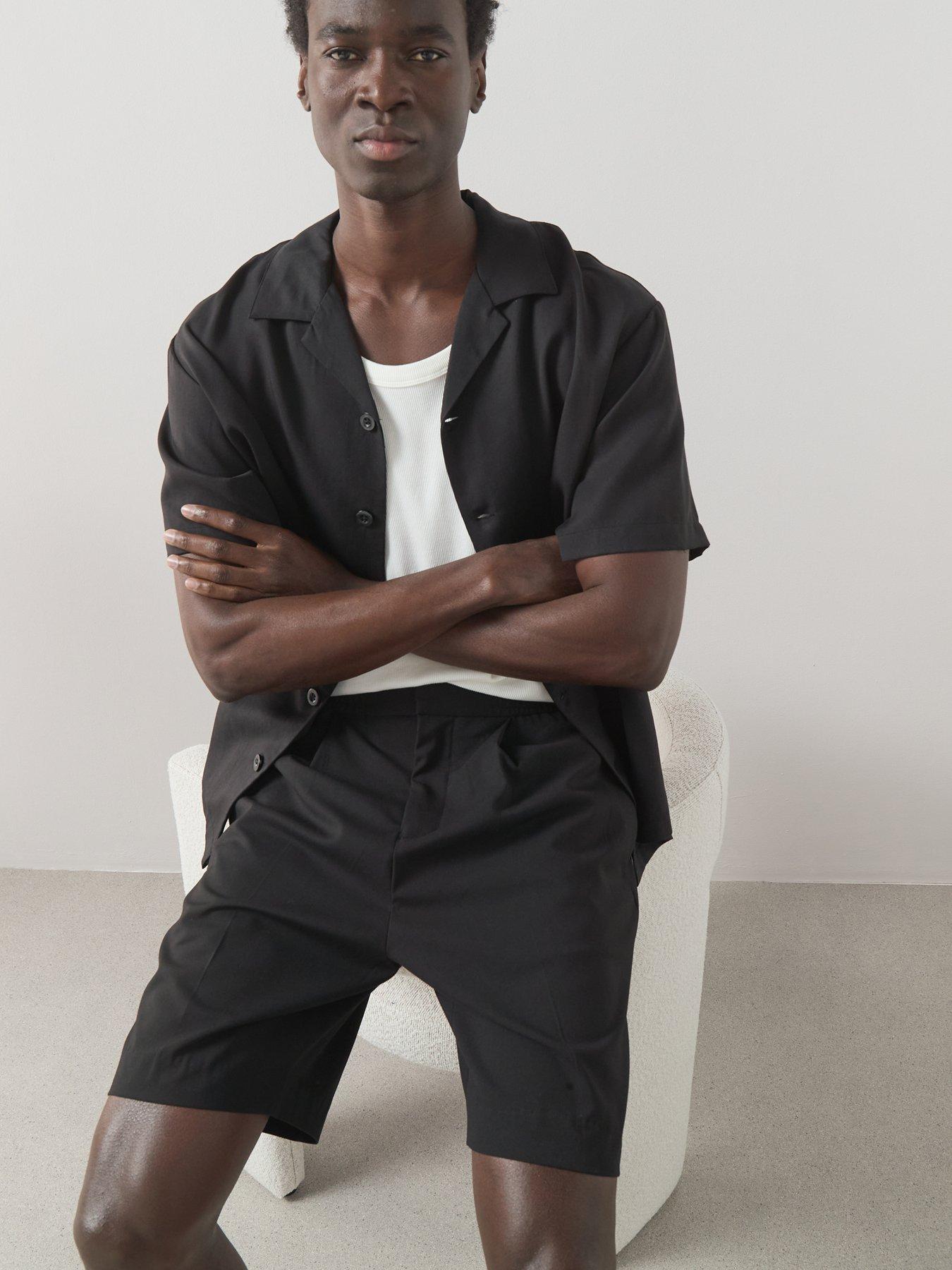 the-very-collection-pleated-shorts-blackdetail