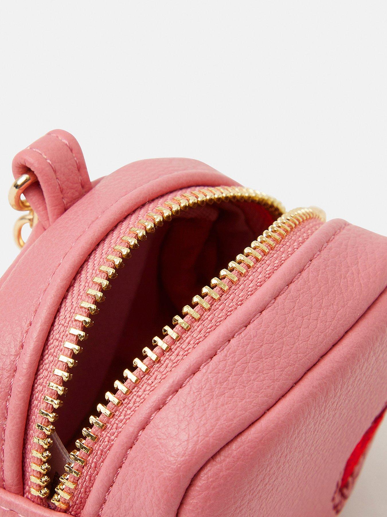 accessorize-heart-airpod-case-pinkoutfit