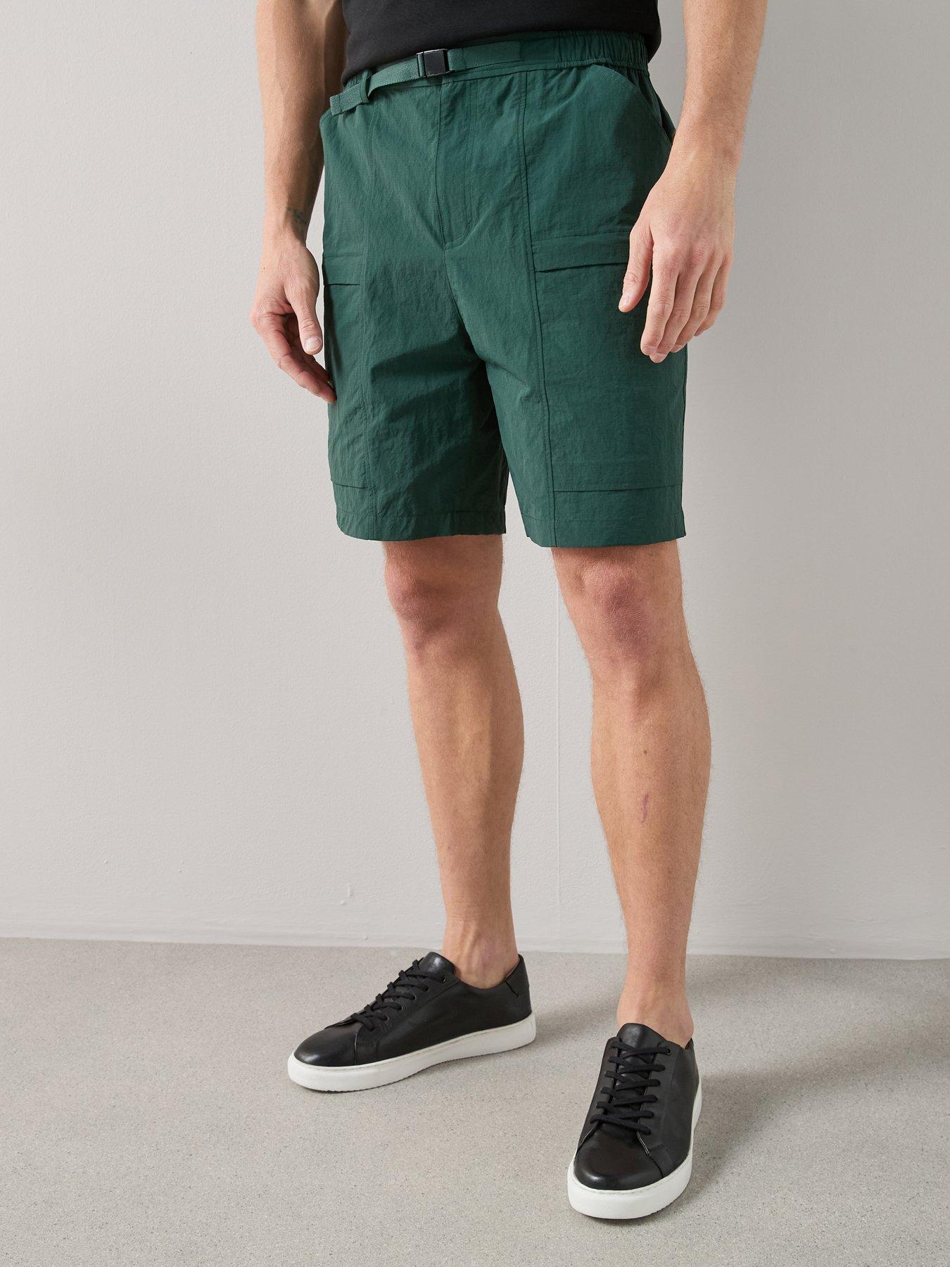the-very-collection-tech-double-pocket-cargo-shorts-greenoutfit