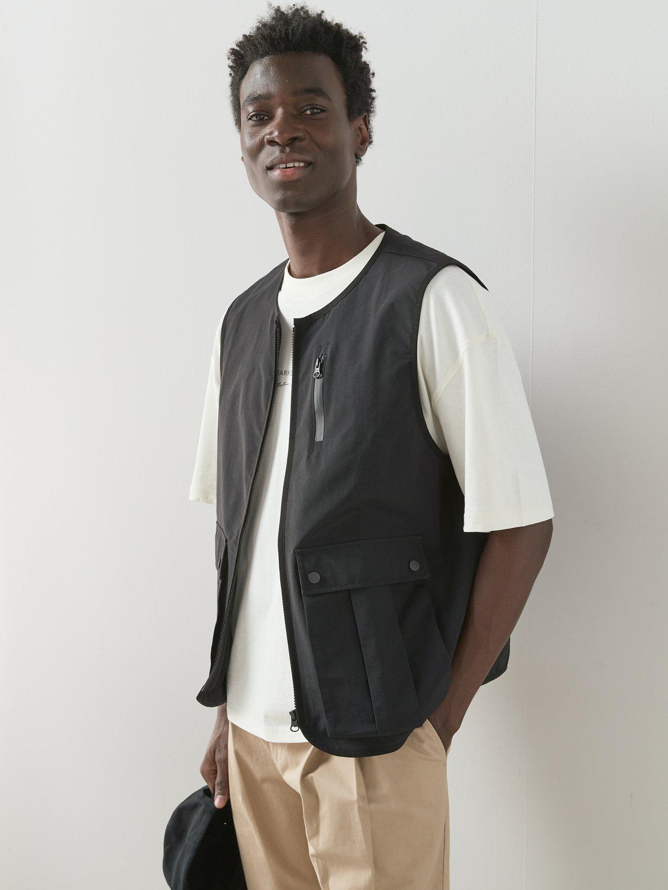 the-very-collection-tech-double-pocket-zip-up-gilet-blackfront