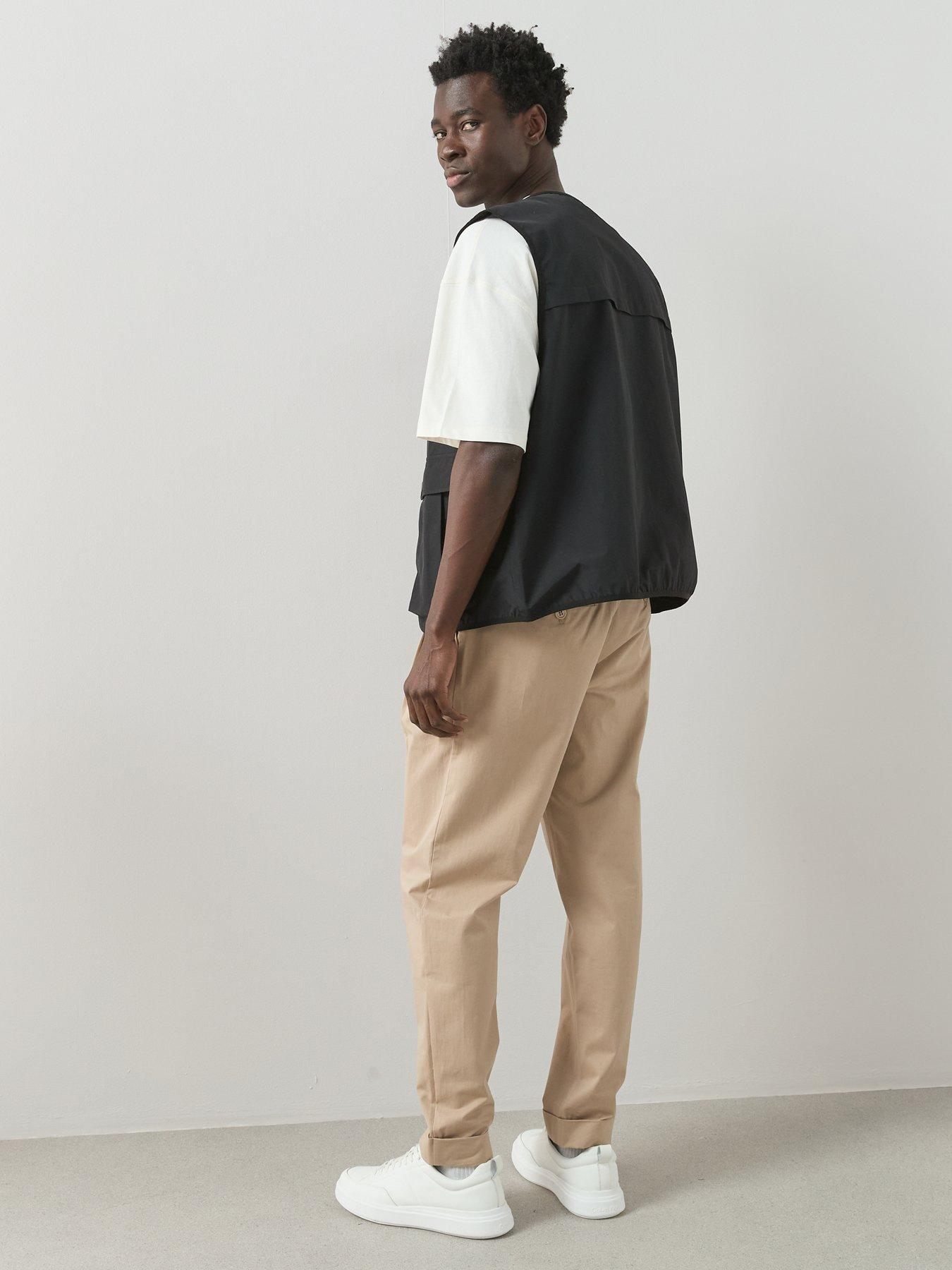 the-very-collection-tech-double-pocket-zip-up-gilet-blackoutfit
