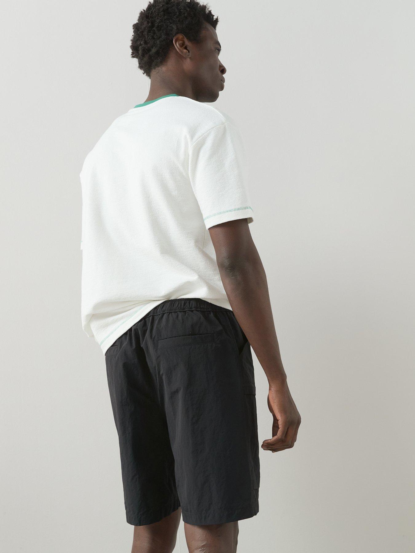 the-very-collection-tech-double-pocket-cargo-shorts-blackdetail