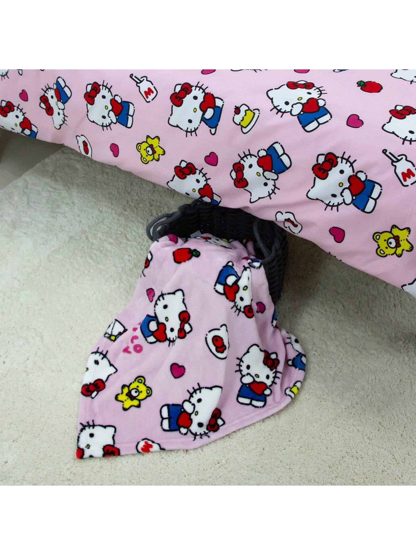 hello-kitty-hello-kitty-rotary-fleece-blanketoutfit