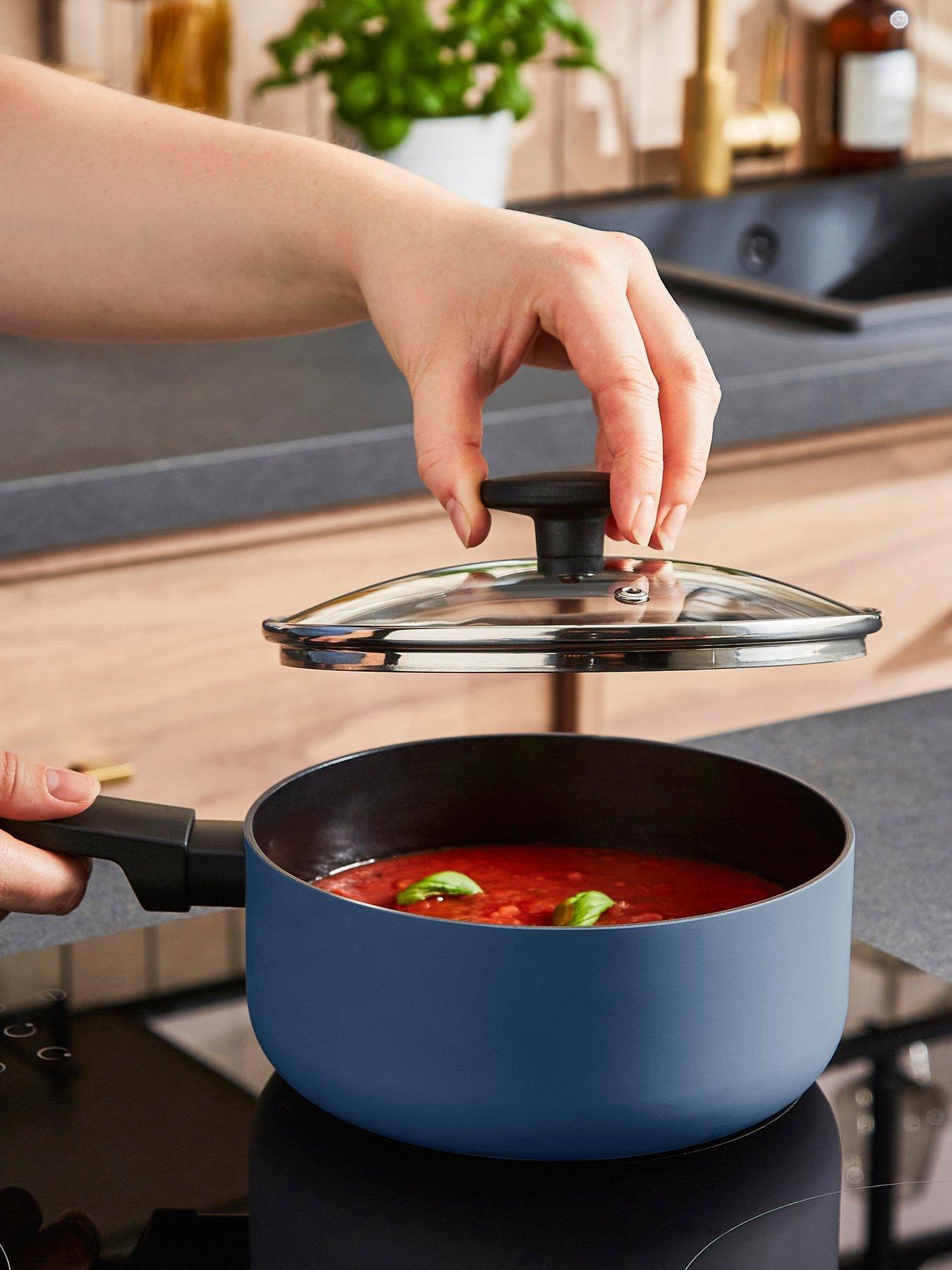 morphy-richards-5pc-aluminium-saucepan-set-blueoutfit