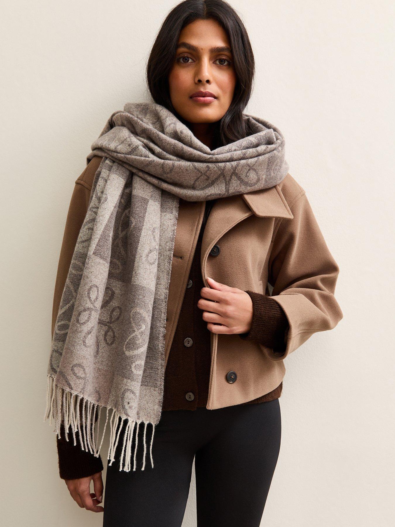 new-look-logo-monogram-block-scarf-black