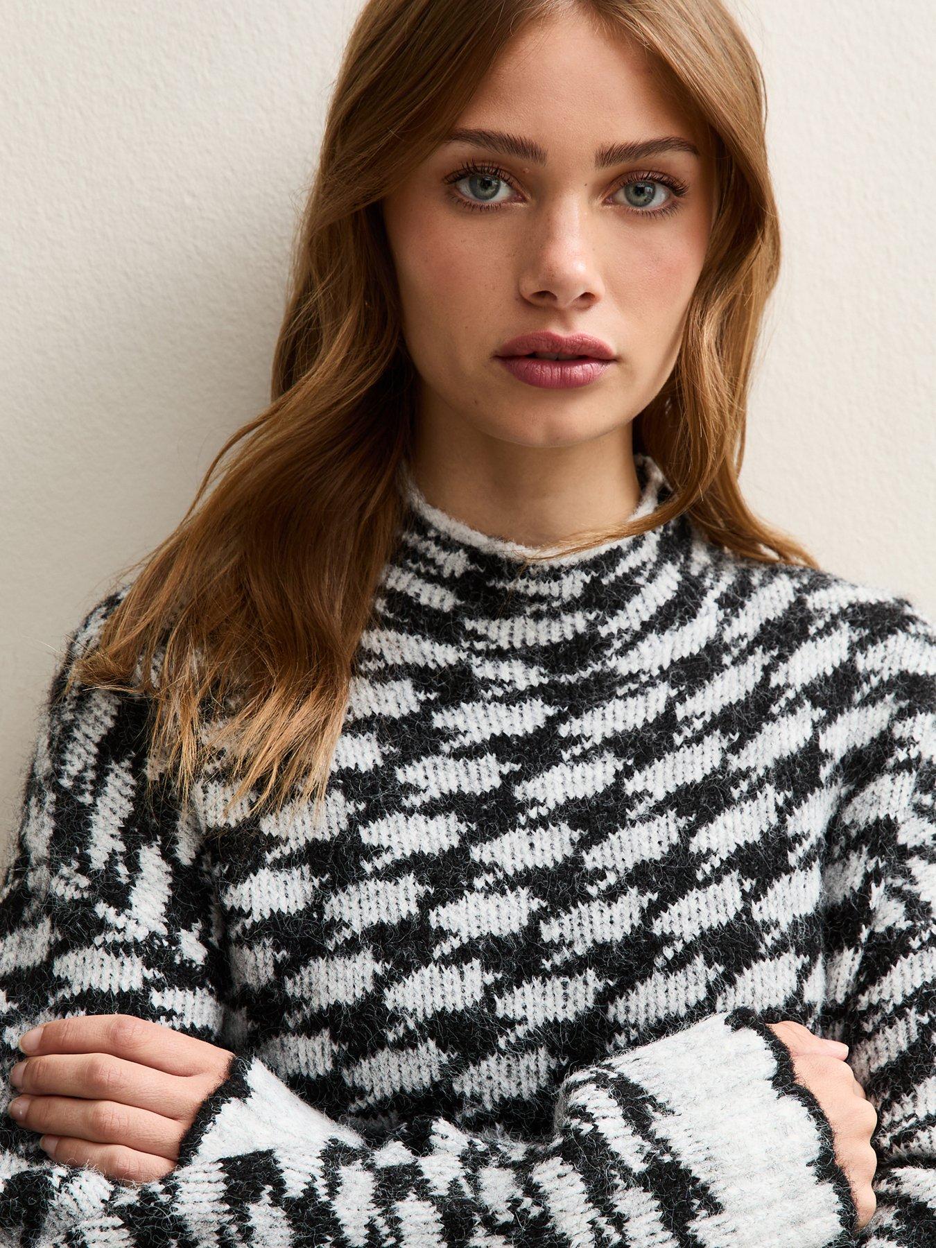 new-look-houndstooth-high-neck-jumper-greyoutfit