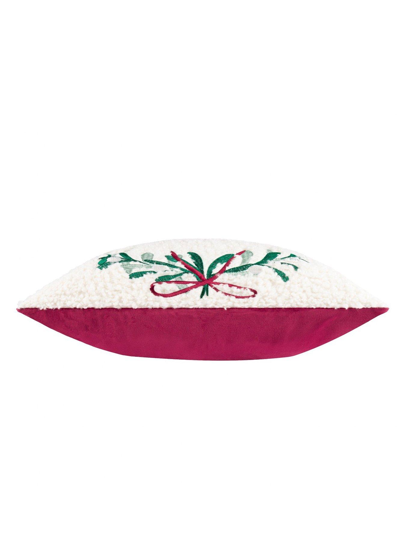 furn-mistletoe-wreath-45x45-polyester-cushion-multiback