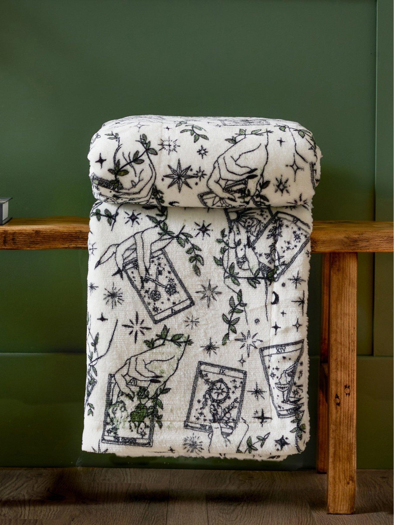 Furn Celestial Stories 130x180 Sherpa Throw Green