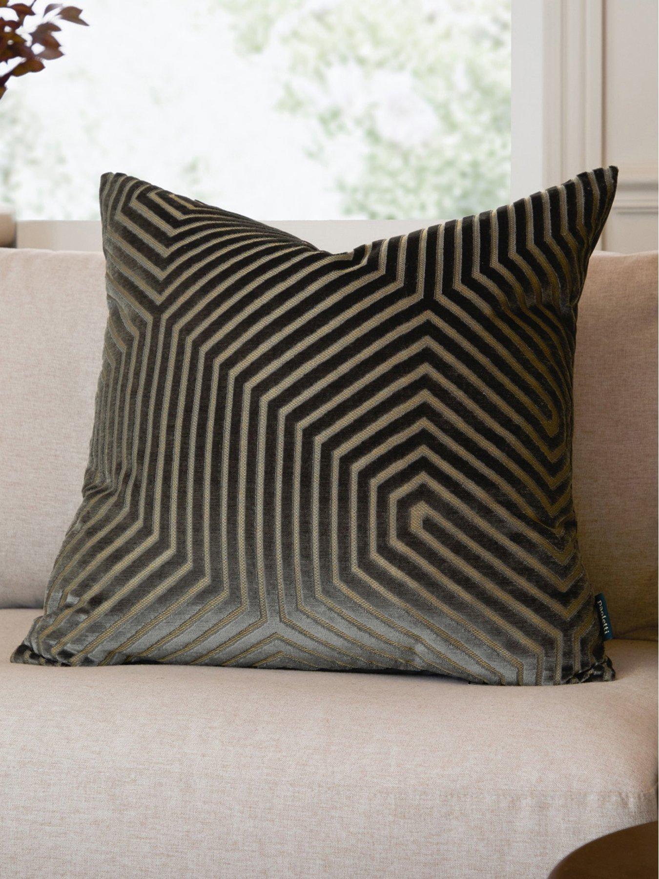 paoletti-evoke-polyester-cushion