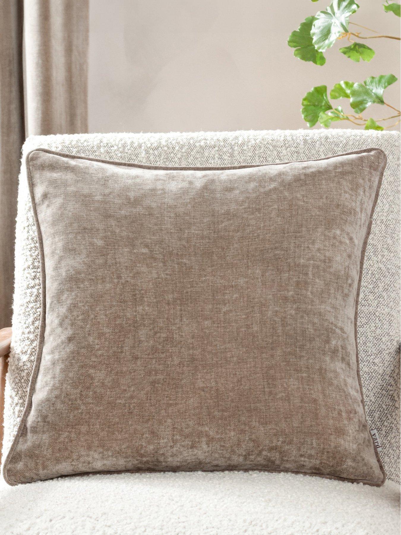 yard-heavy-chenille-50x50-polyester-cushionfront
