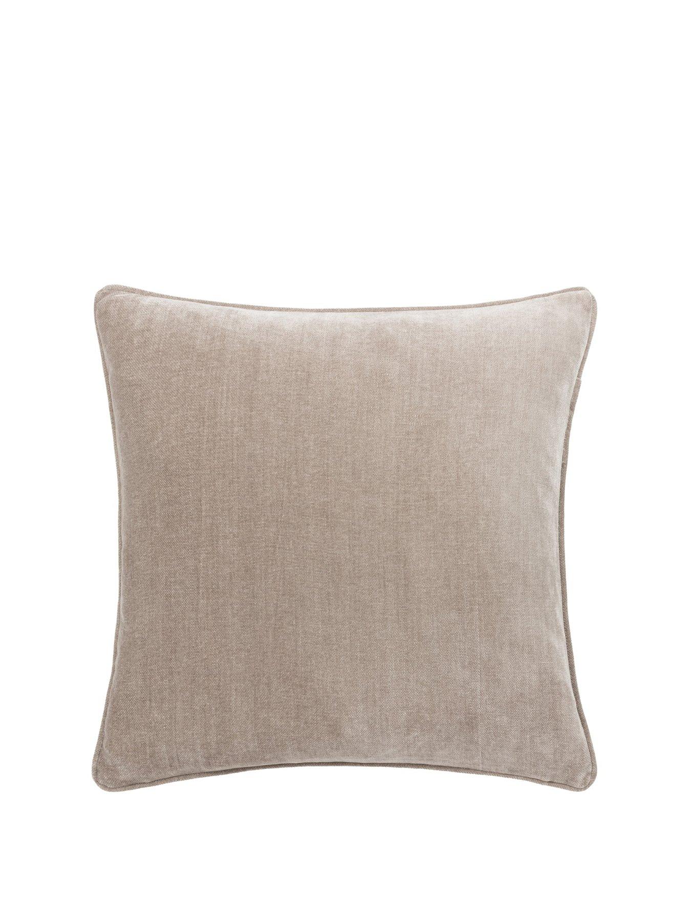 yard-heavy-chenille-50x50-polyester-cushionstillFront