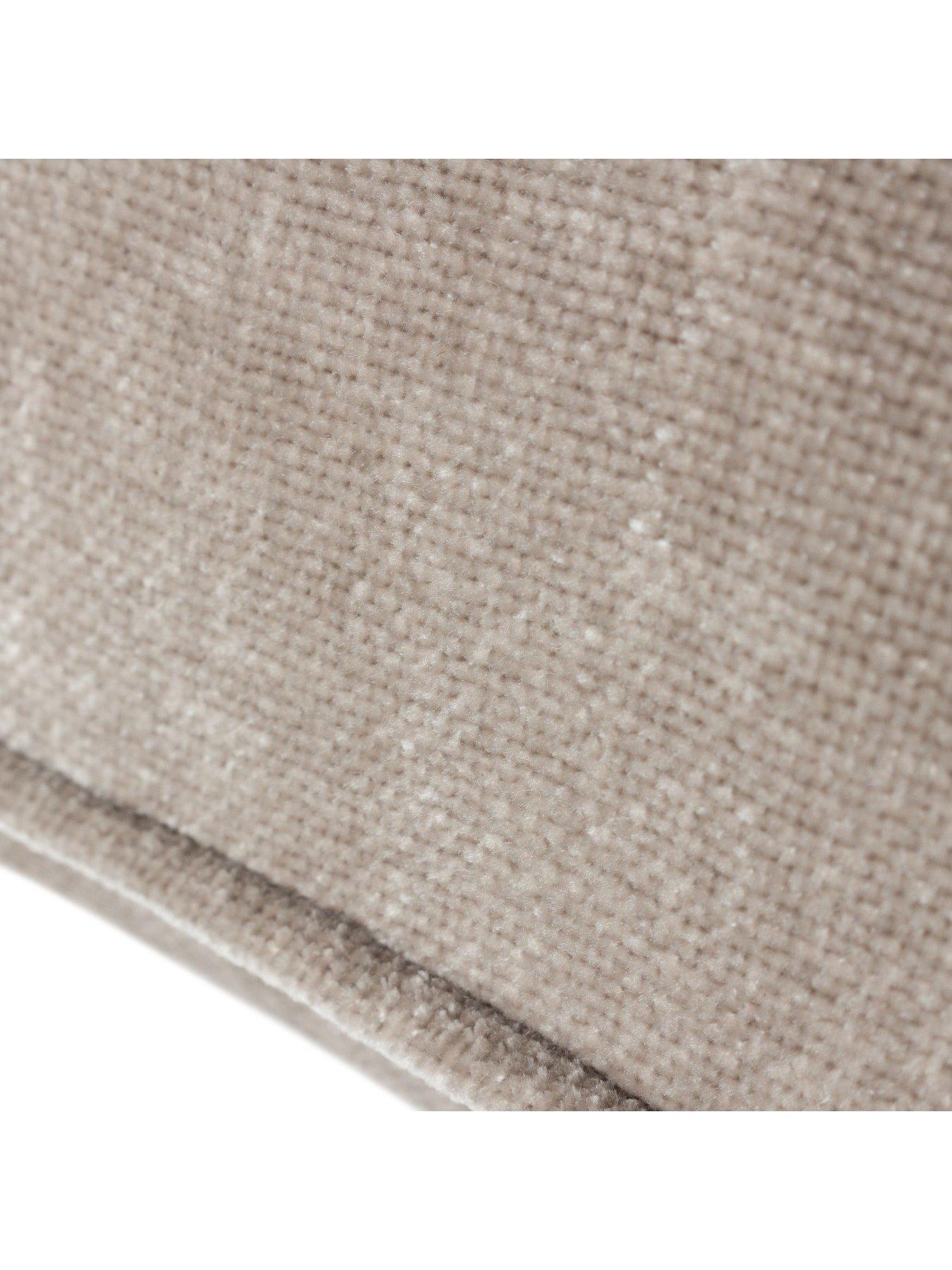 yard-heavy-chenille-50x50-polyester-cushionoutfit