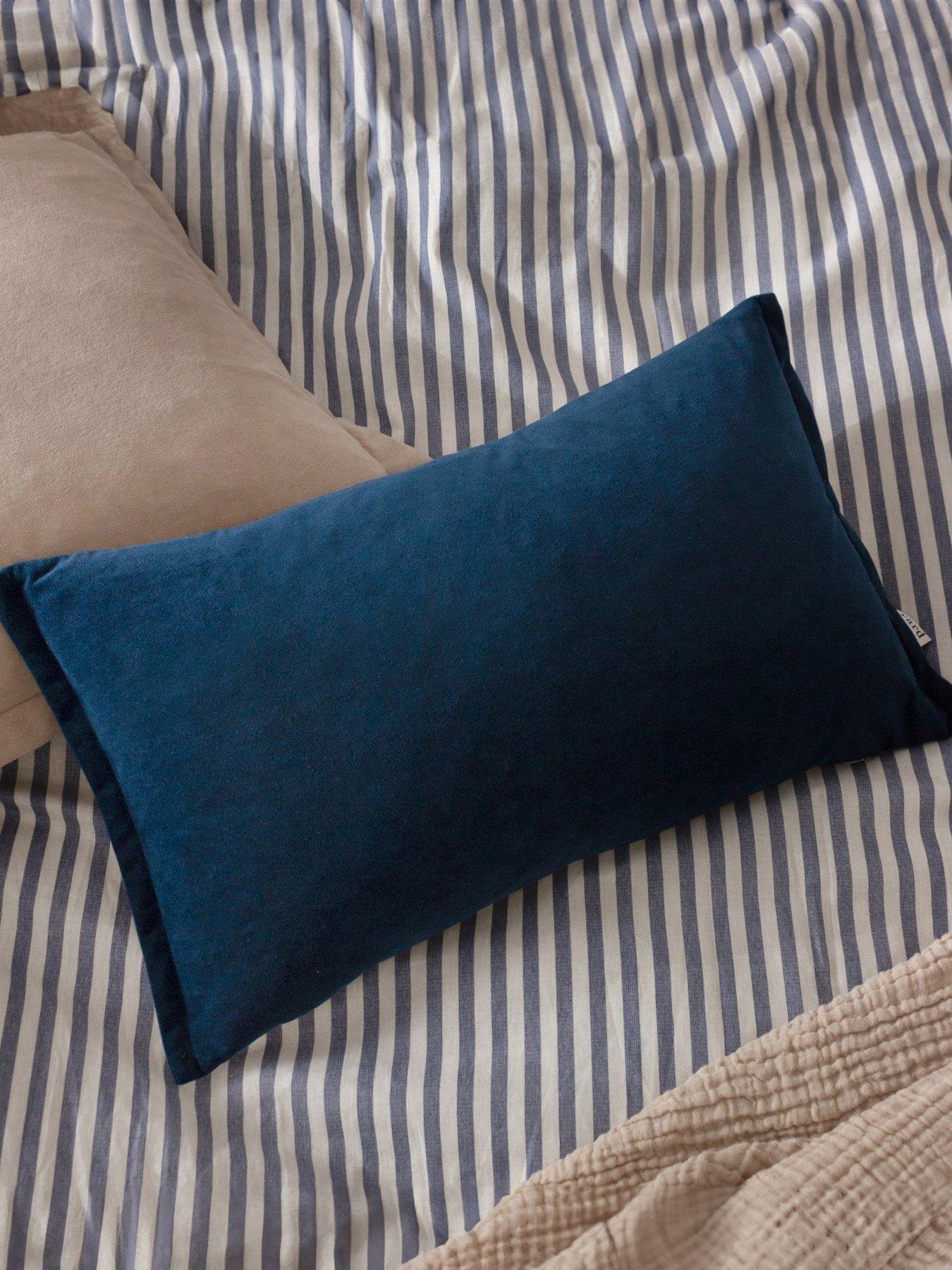 yard-merton-polyester-cushion