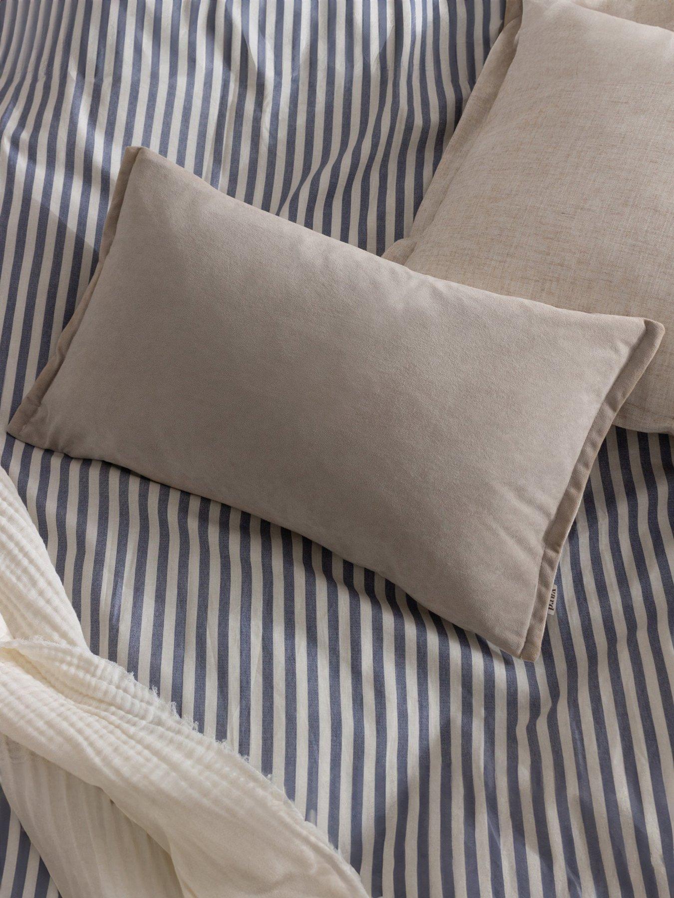 yard-merton-polyester-cushion