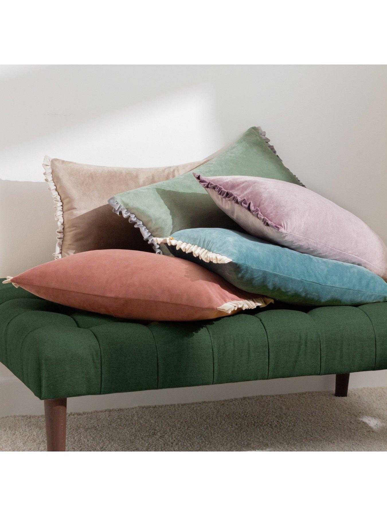 wylder-tilly-polyester-cushiondetail