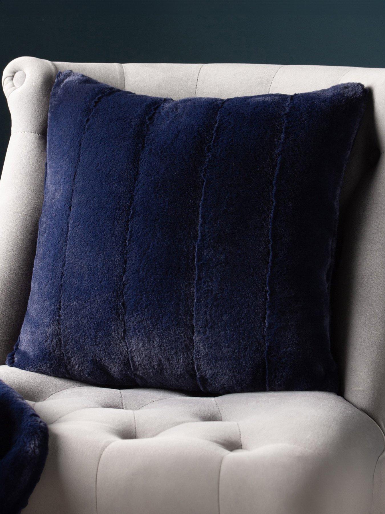 paoletti-empress-polyester-cushion