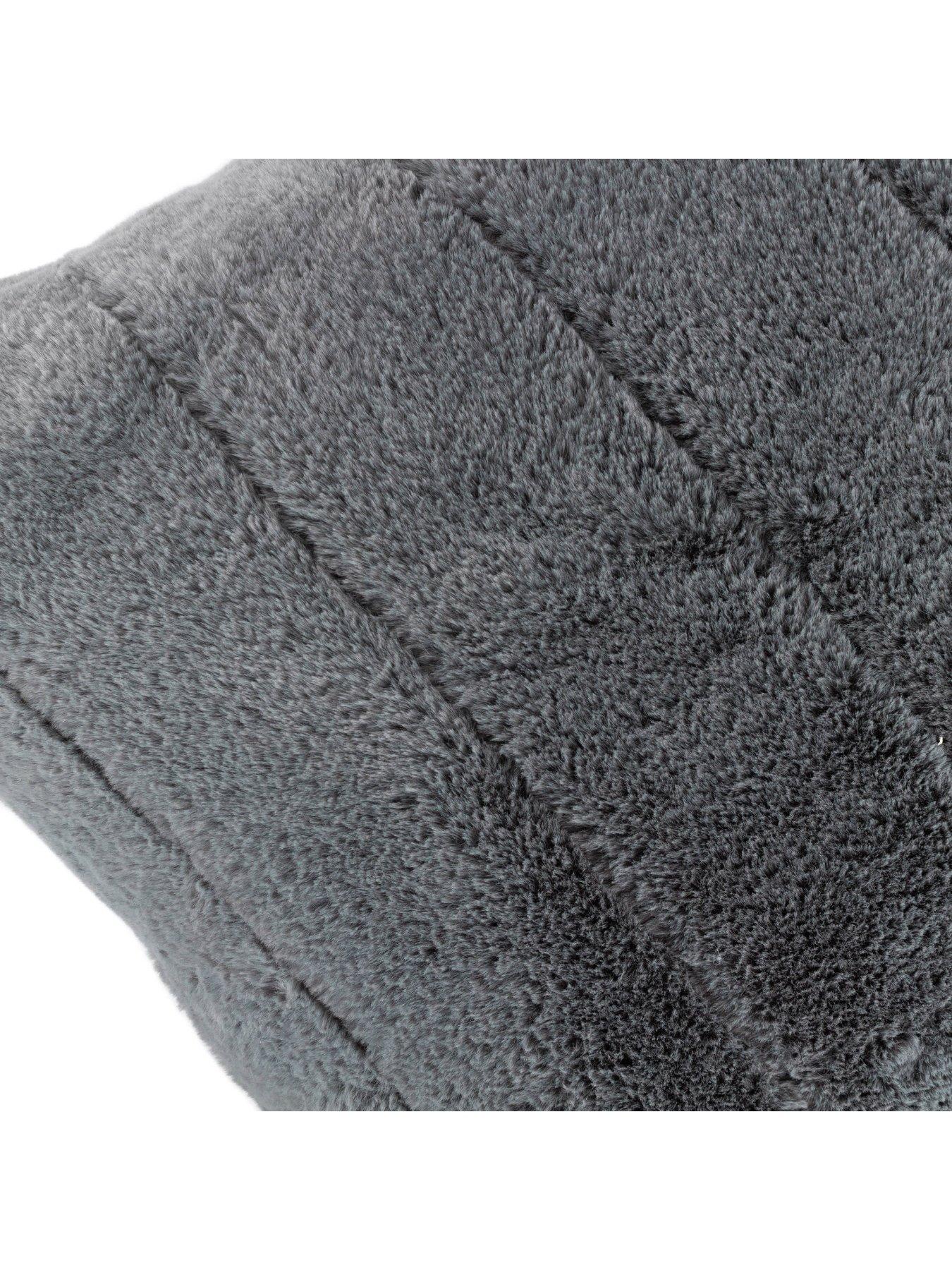 paoletti-empress-polyester-cushionback