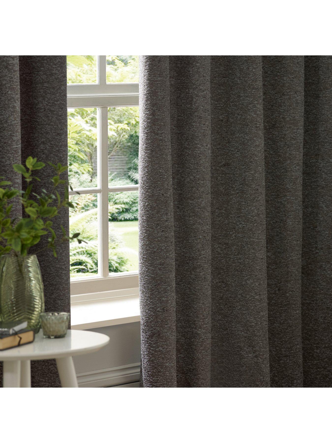 paoletti-galaxy-eyelet-curtainsoutfit