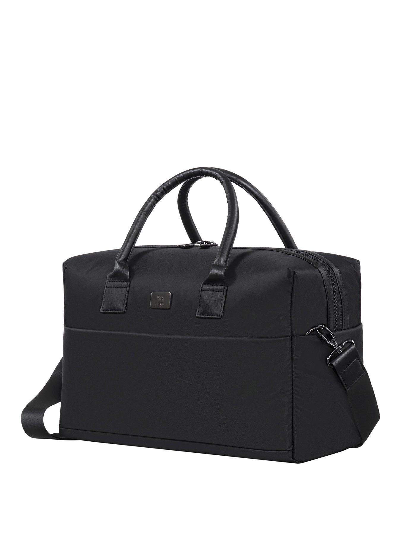 it-luggage-outpaced-black-holdall