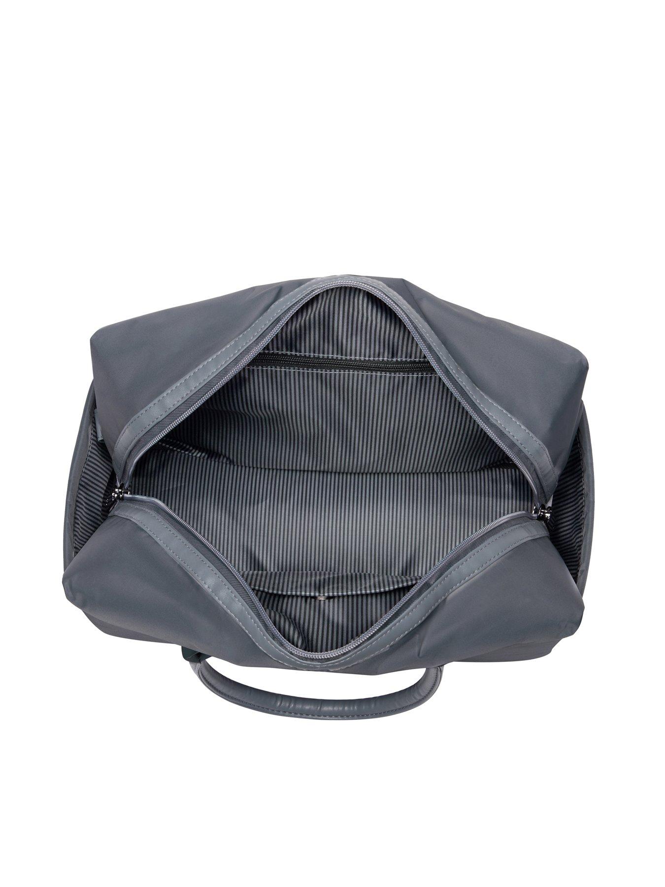Image 7 of 7 of it Luggage Outpaced Asphalt Holdall