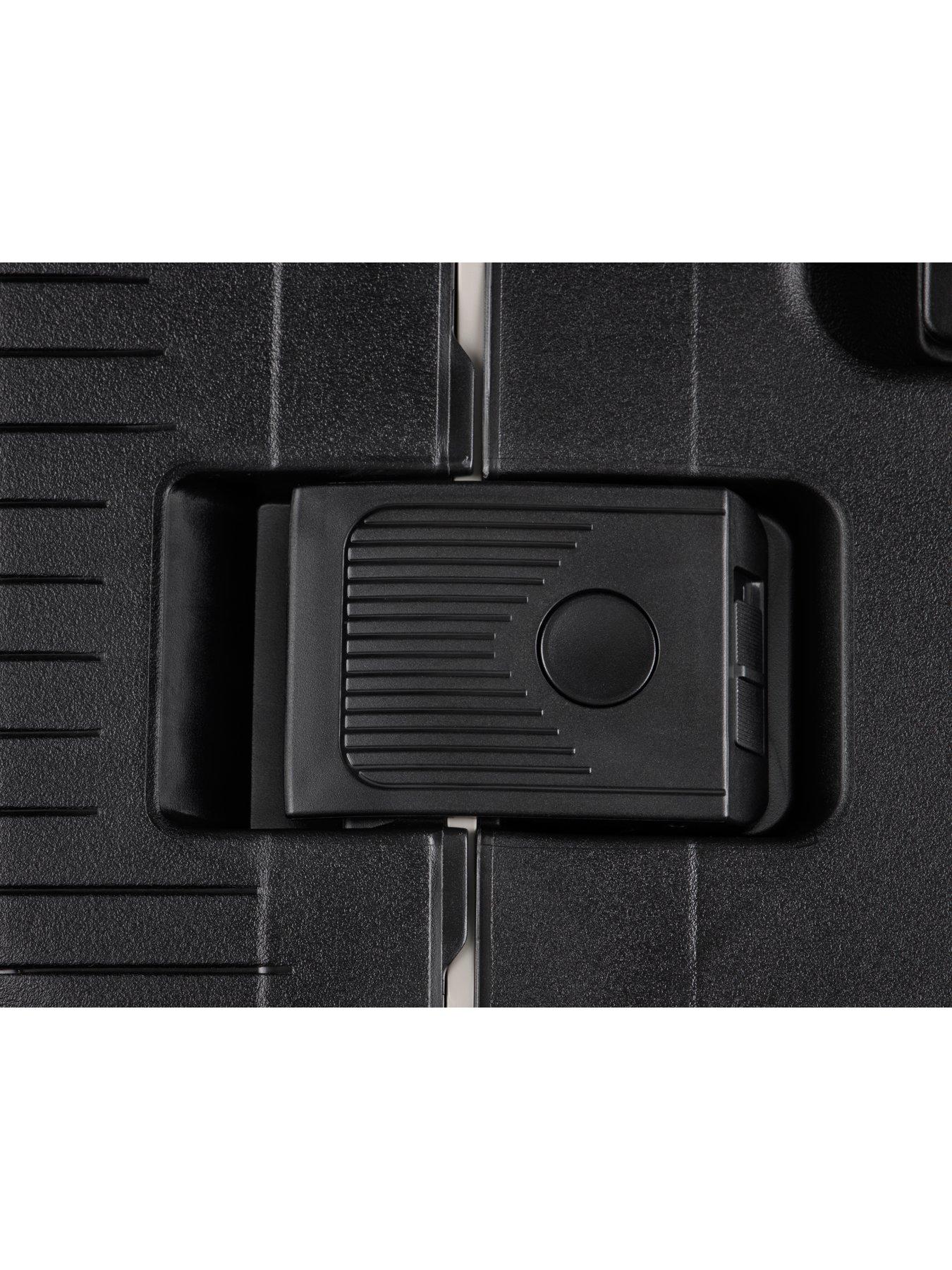 Image 5 of 7 of it Luggage Tenacious Black Large Suitcase