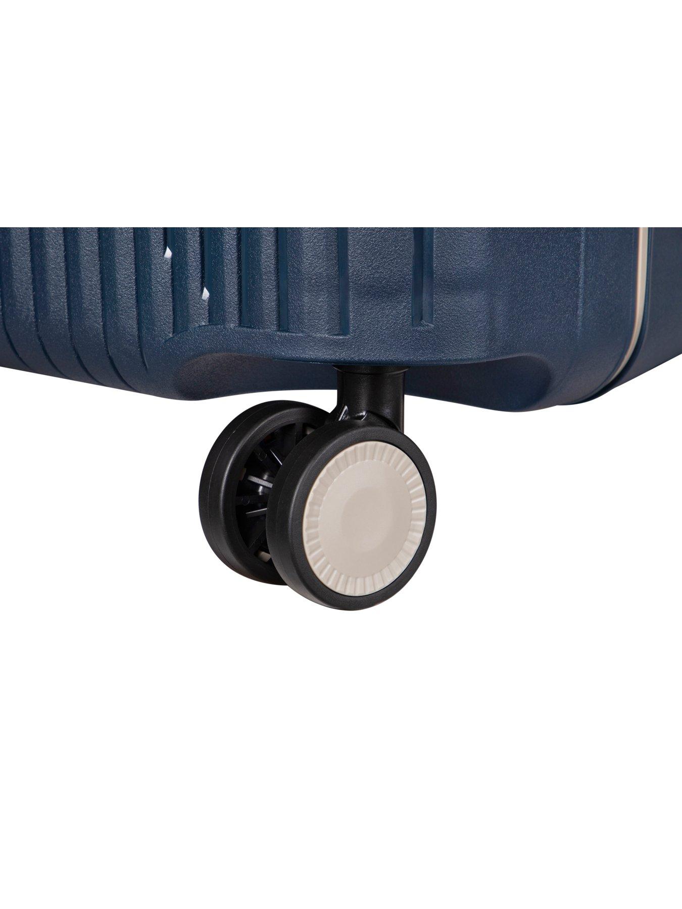 Image 6 of 7 of it Luggage Tenacious Blueberry Large Suitcase