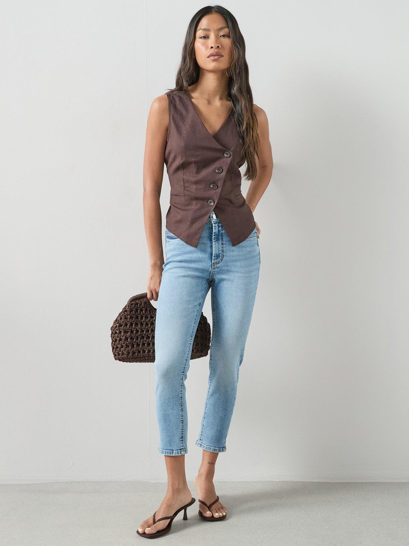 the-very-collection-denim-capri-jeans-mid-washfront