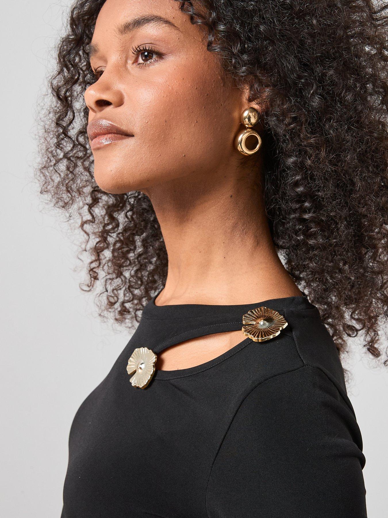 the-very-collection-trim-detail-cut-out-long-sleeve-top-blackdetail