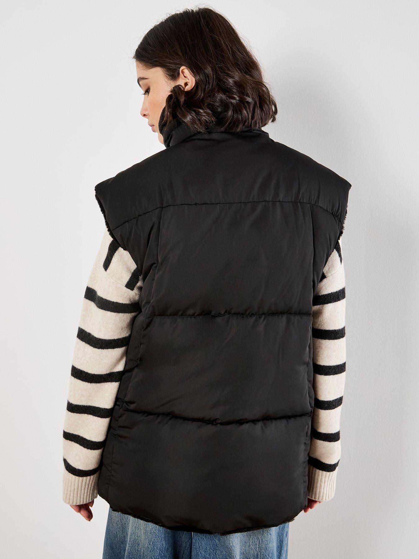 apricot-reversible-oversized-puffer-jack-blackstillFront