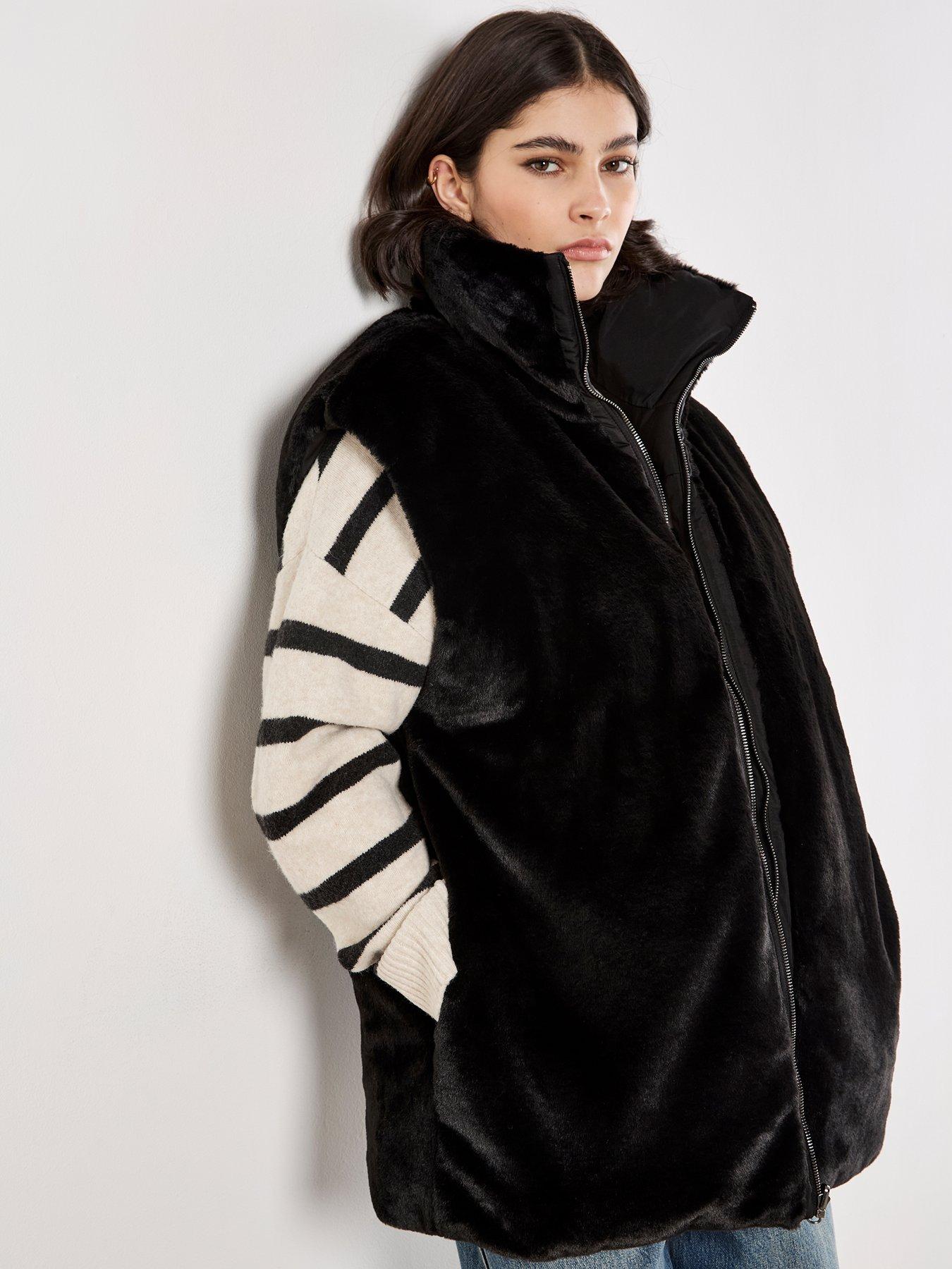 apricot-reversible-oversized-puffer-jack-blackdetail