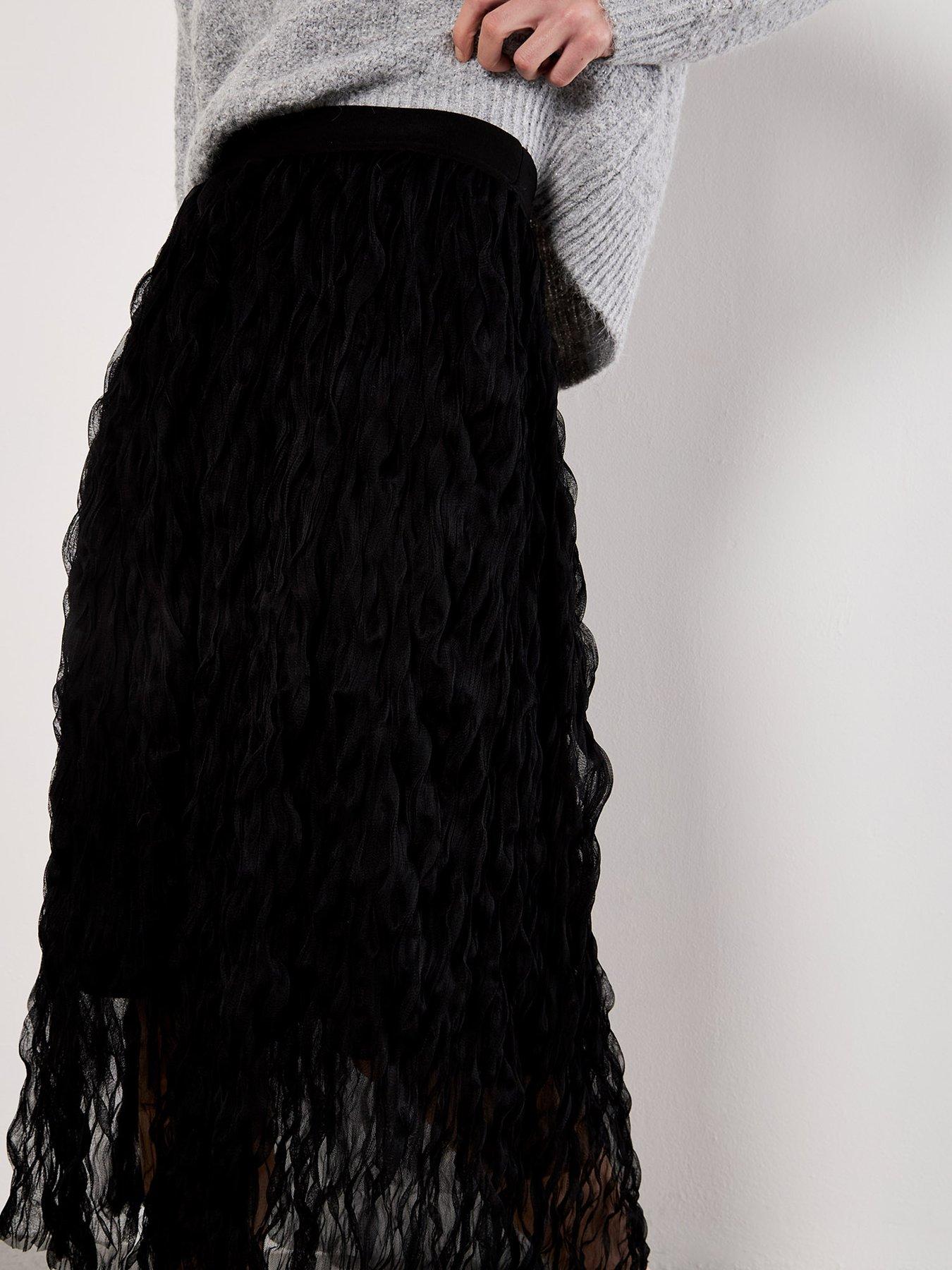 apricot-wavy-tulle-midi-skirt-blackoutfit