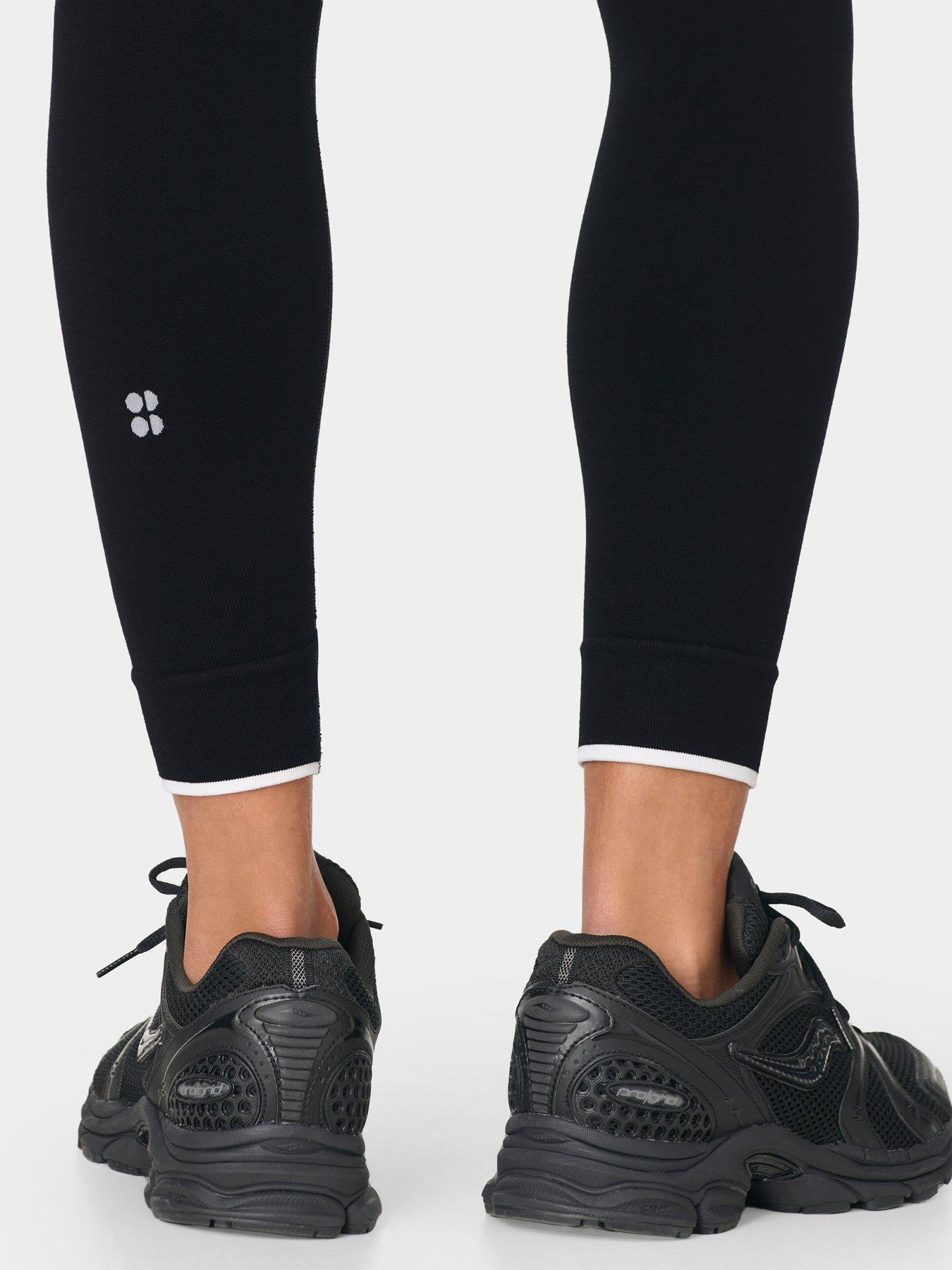 sweaty-betty-model-base-layer-legging-blackoutfit