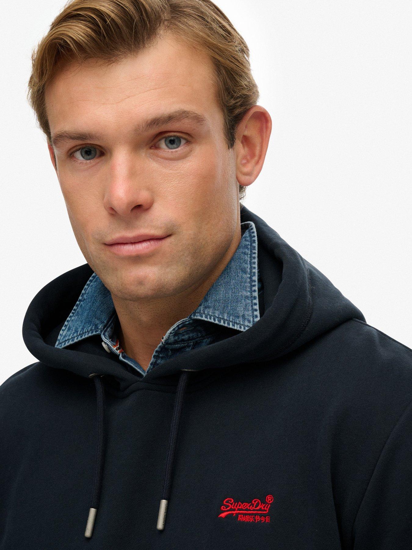 superdry-essential-logo-hoodie-blackoutfit