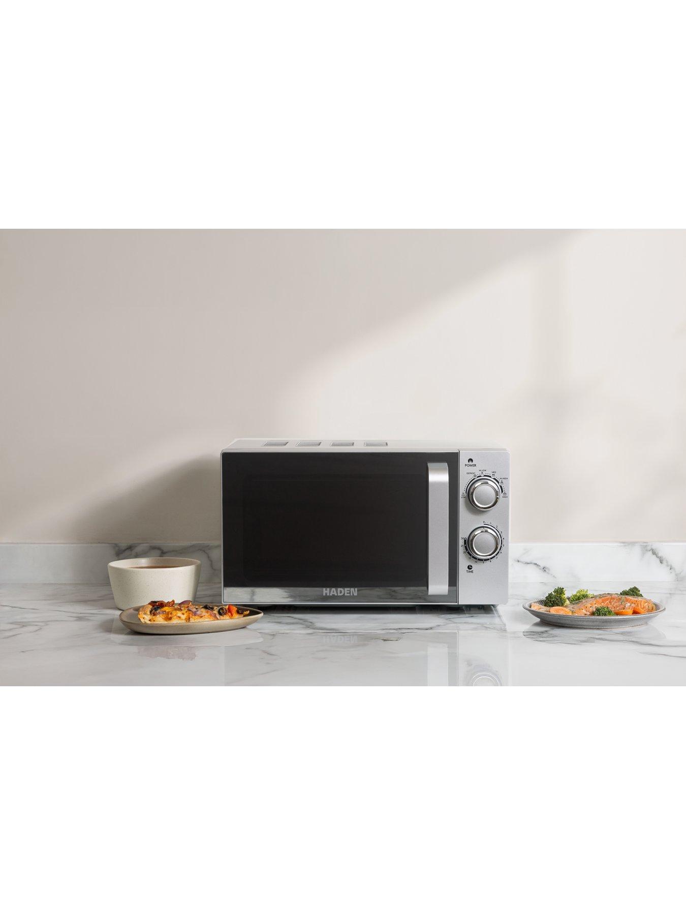 haden-20l-700wnbspchester-microwave-silveroutfit