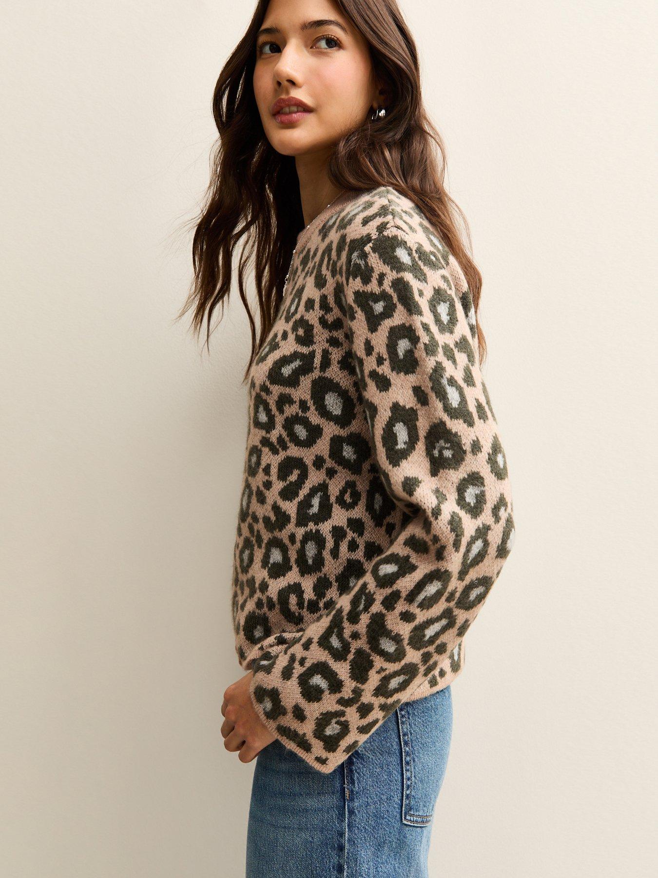 new-look-pink-leopard-crew-neck-jumperoutfit