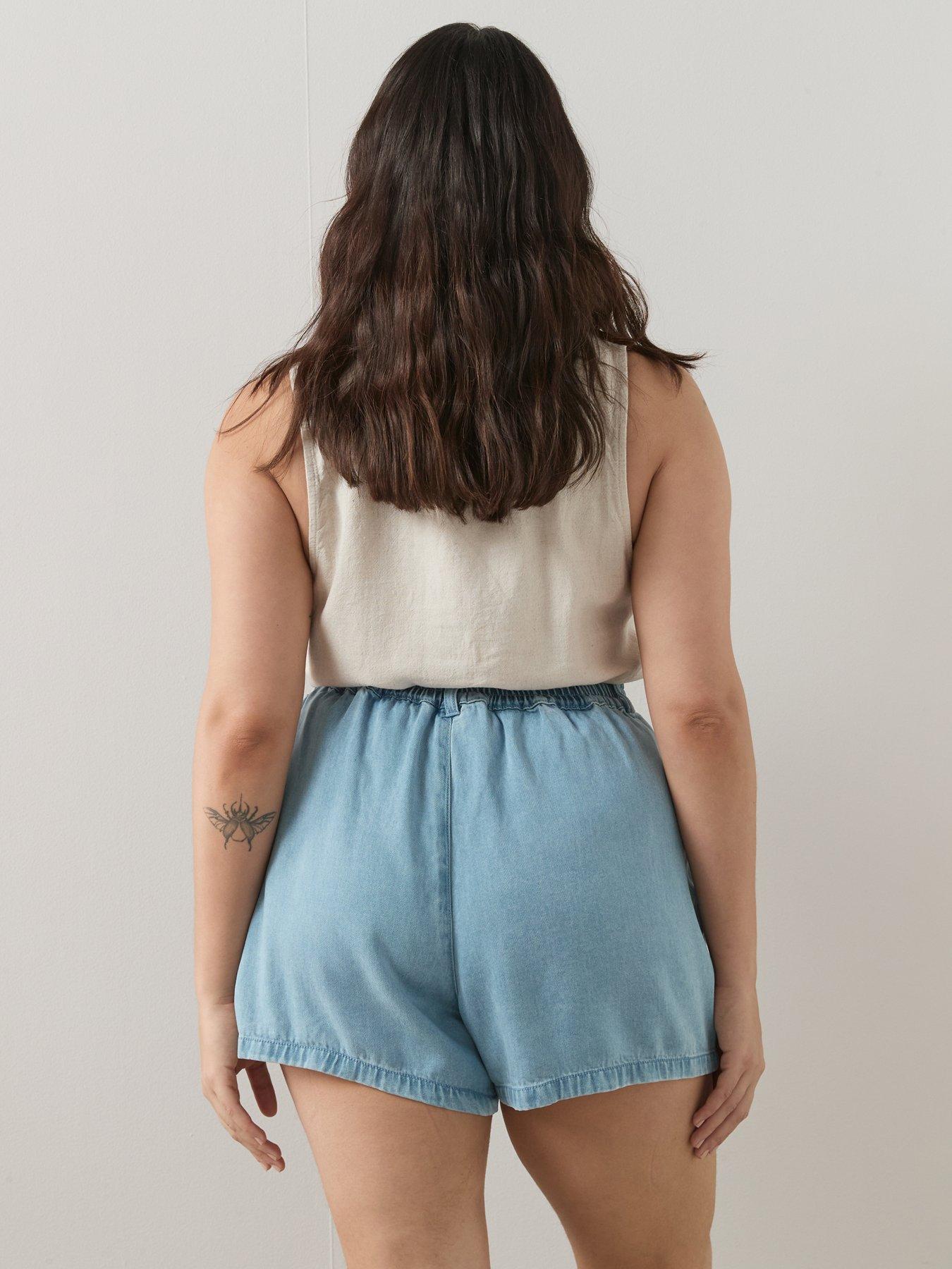 Image 5 of 6 of The Very Collection Curve Soft Touch Denim Elasticated Waist Shorts - Blue