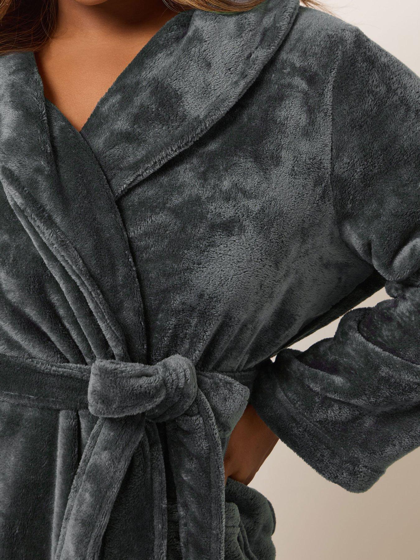 yours-curve-super-luxe-shawl-maxi-robe-greyoutfit