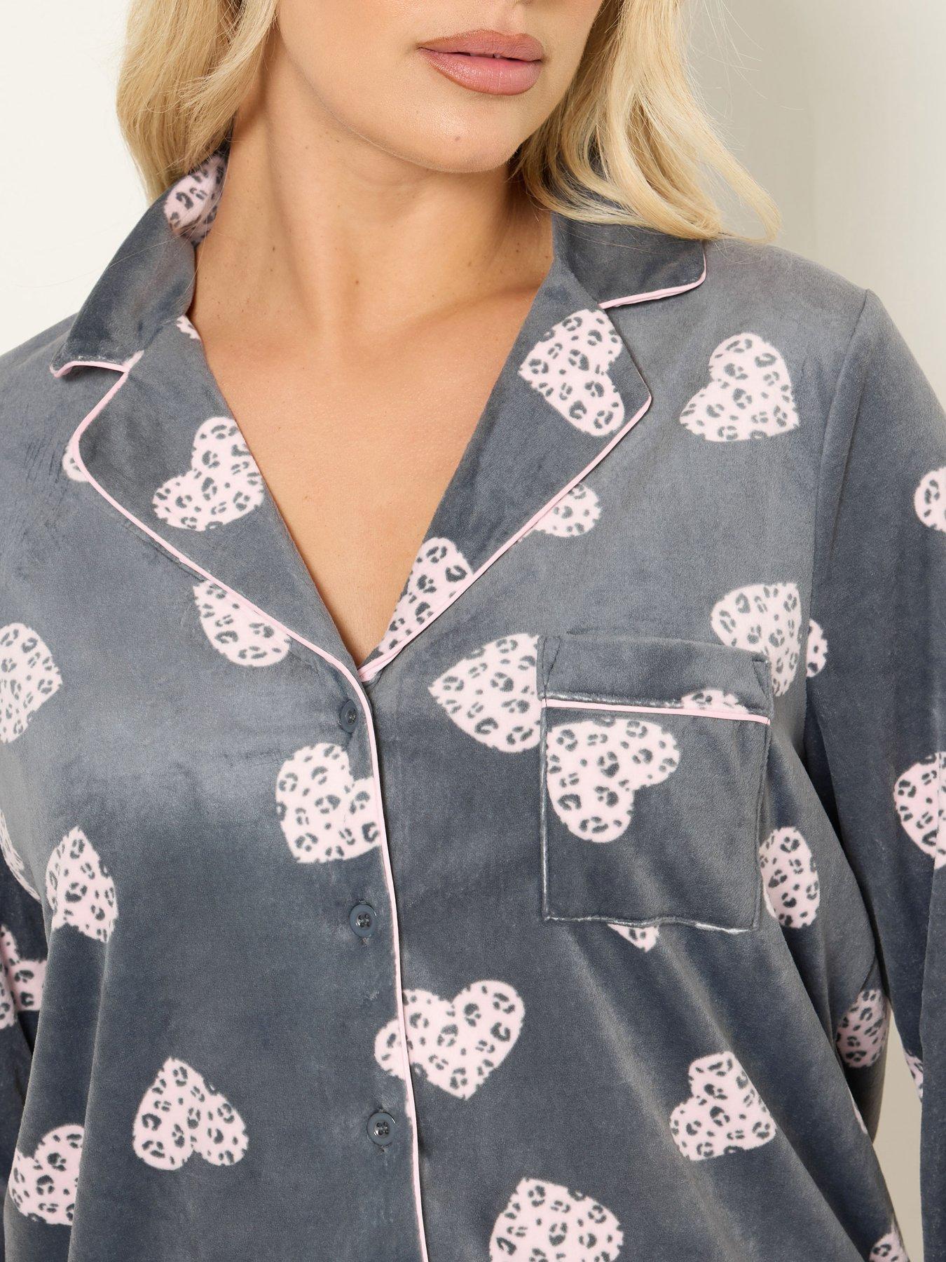yours-curve-animal-heart-fleece-pyjama-set-greyoutfit