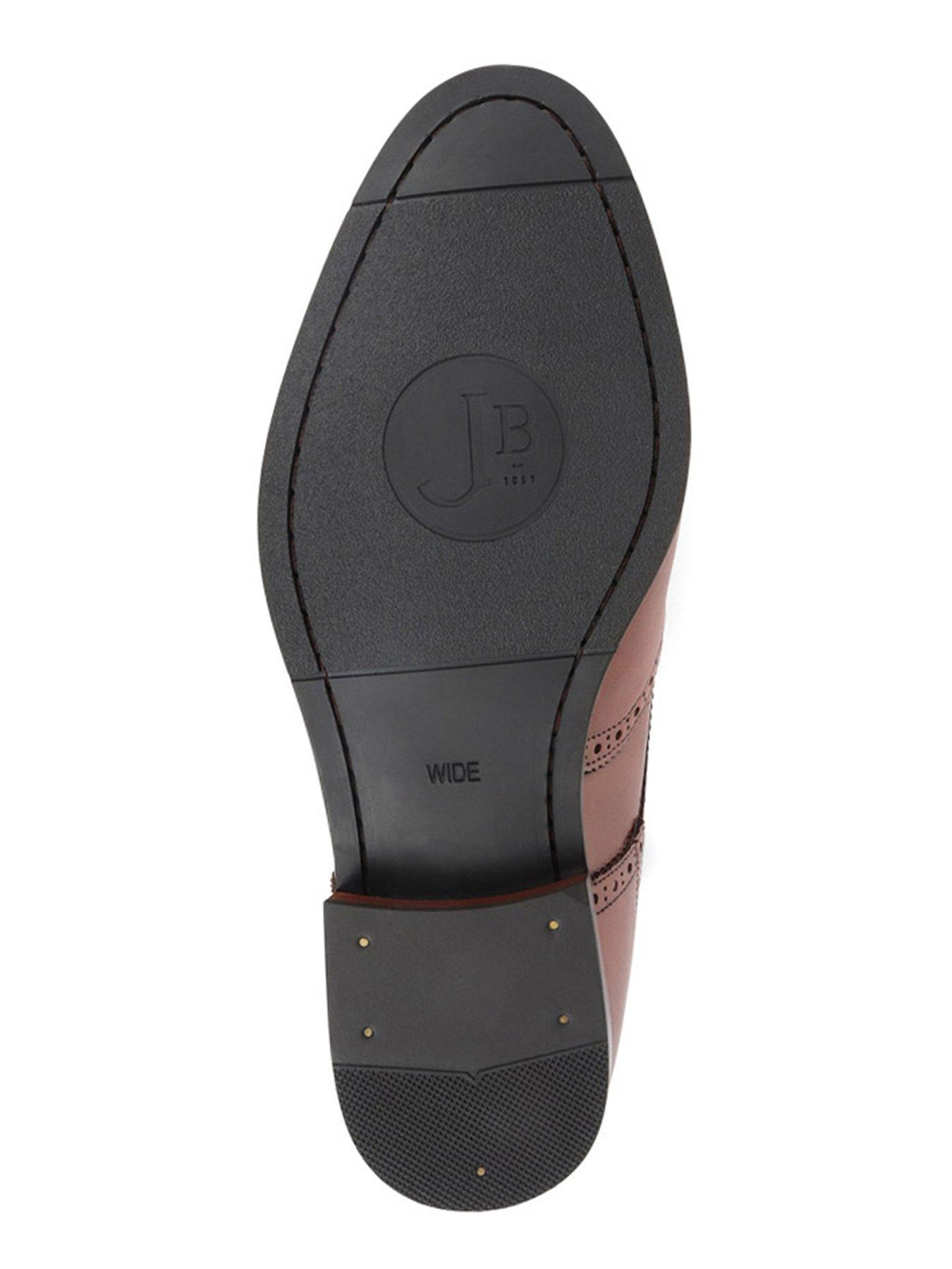 jones-bootmaker-manning-lace-up-broguedetail