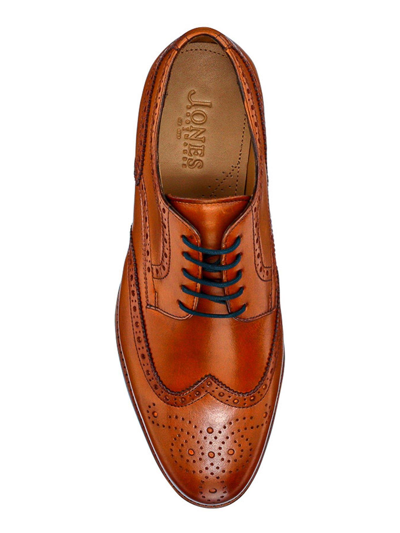 jones-bootmaker-manning-lace-up-brogueoutfit