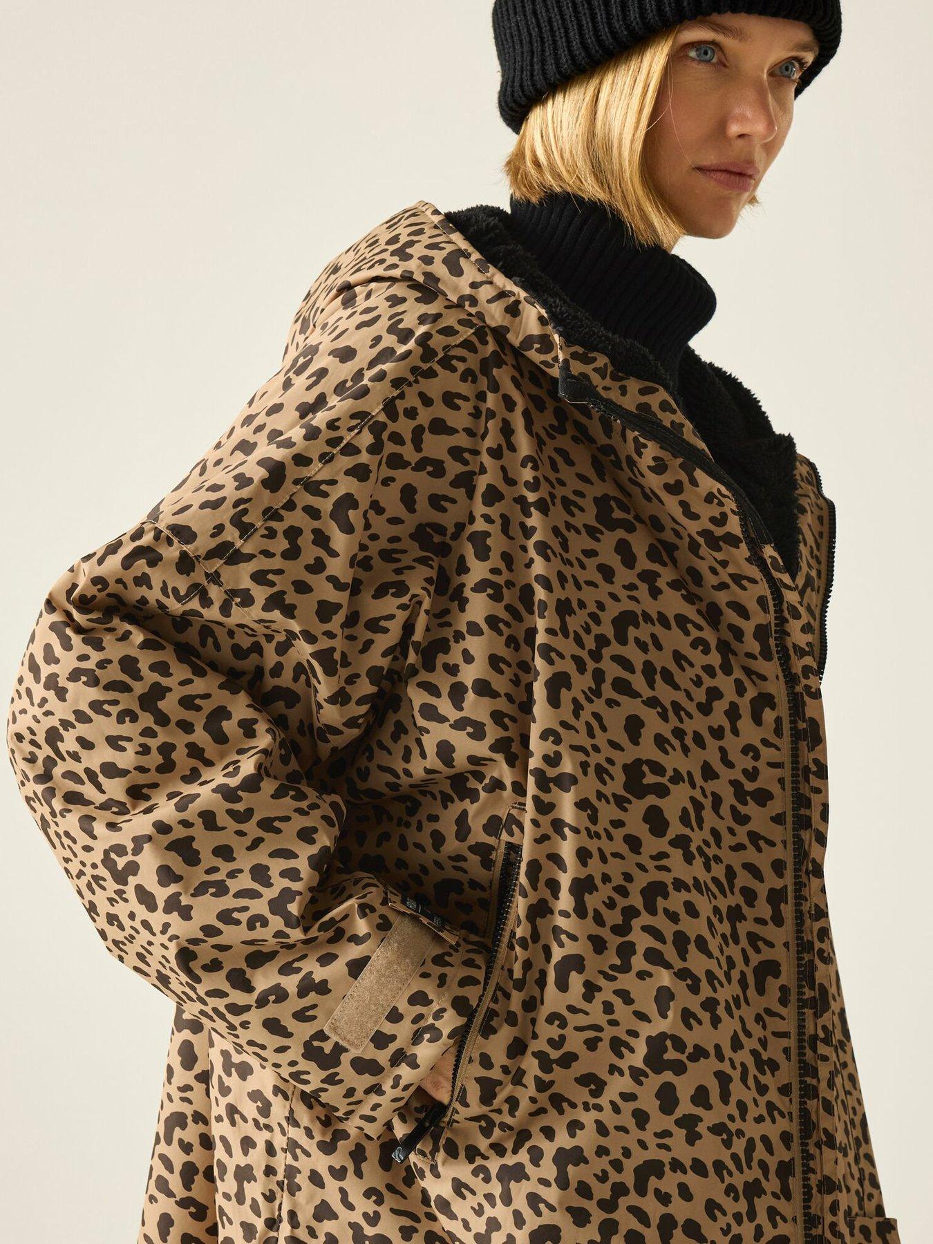 regatta-womens-waterproof-printed-robe-brownoutfit