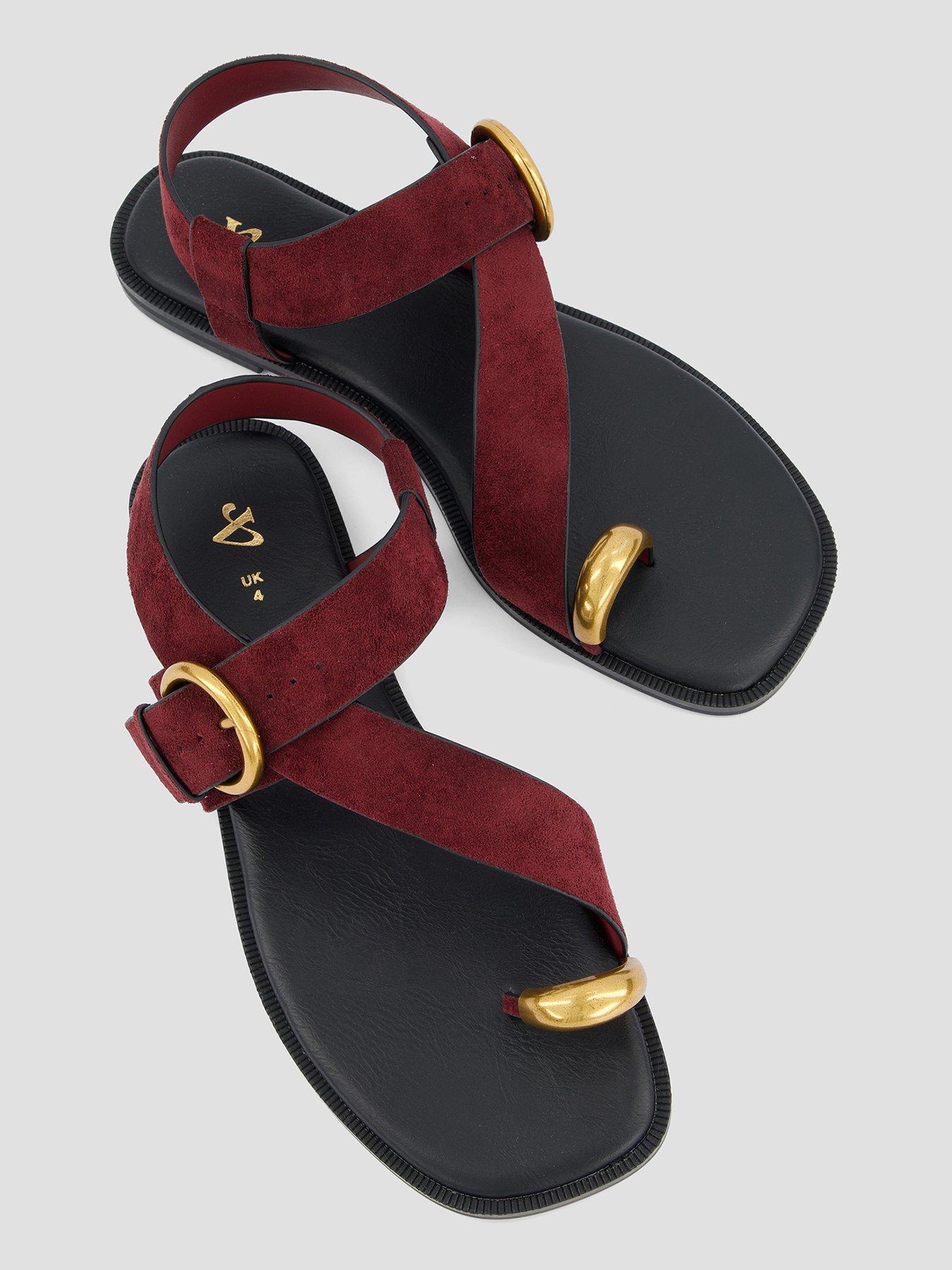 the-very-collection-flat-sandal-with-toe-ring-redoutfit