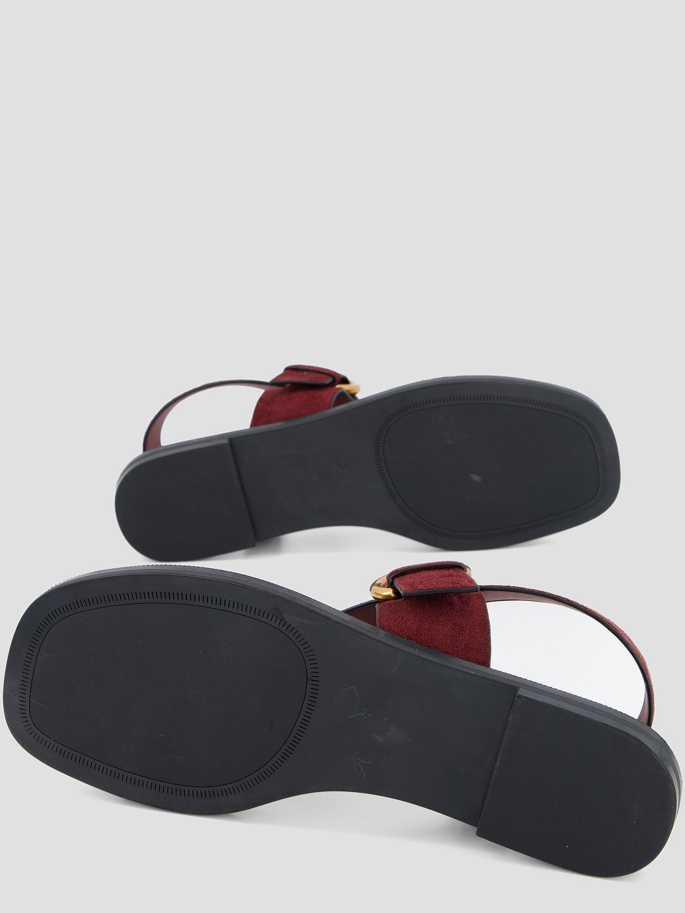 the-very-collection-flat-sandal-with-toe-ring-reddetail