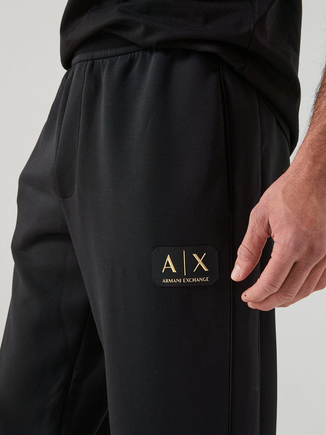 armani-exchange-logo-joggers-blackoutfit