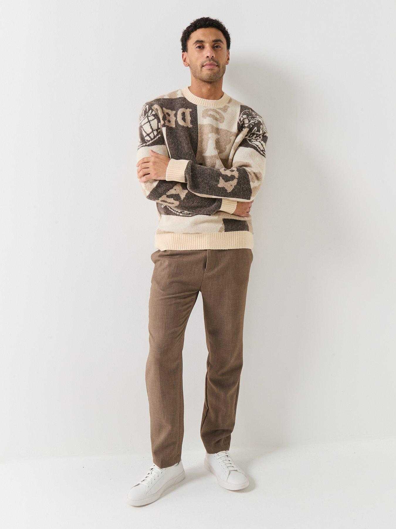 les-deux-globe-knitted-all-over-logo-knitted-jumper-beigeback