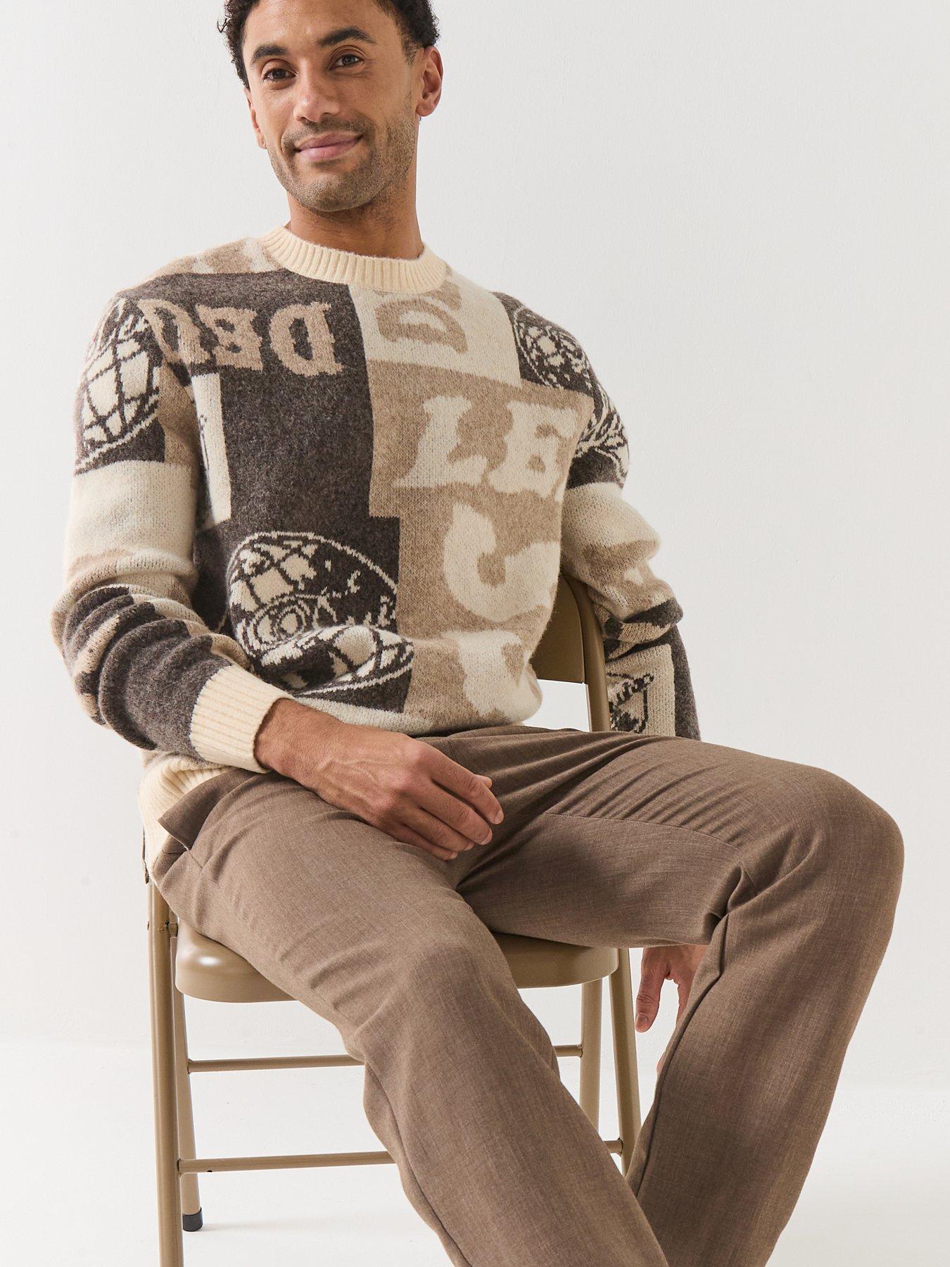 les-deux-globe-knitted-all-over-logo-knitted-jumper-beigeoutfit