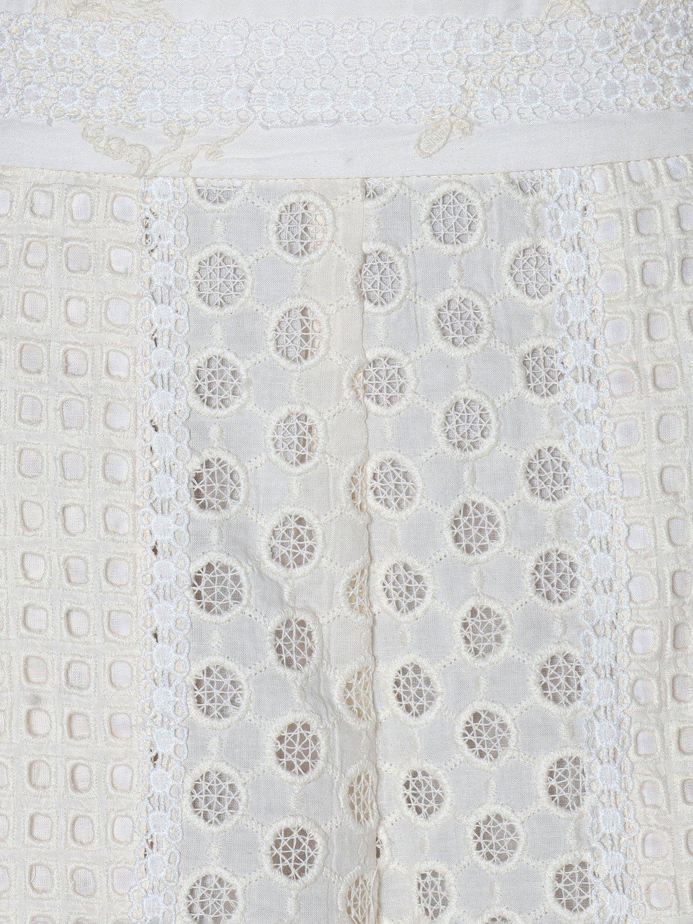 emily-lovelock-nova-broderie-anglaise-shorts-whiteoutfit