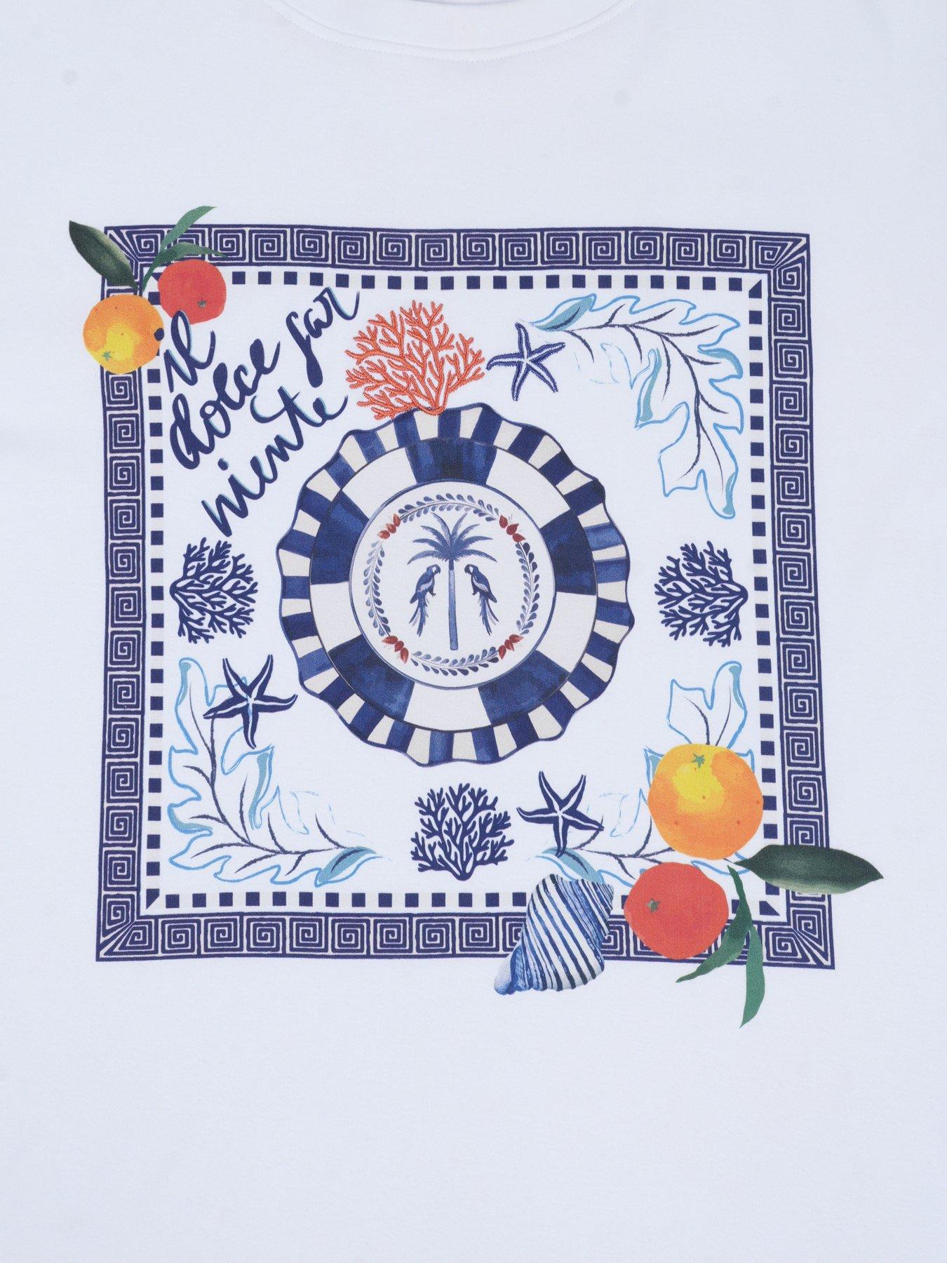 emily-lovelock-kate-print-t-shirt-whiteoutfit