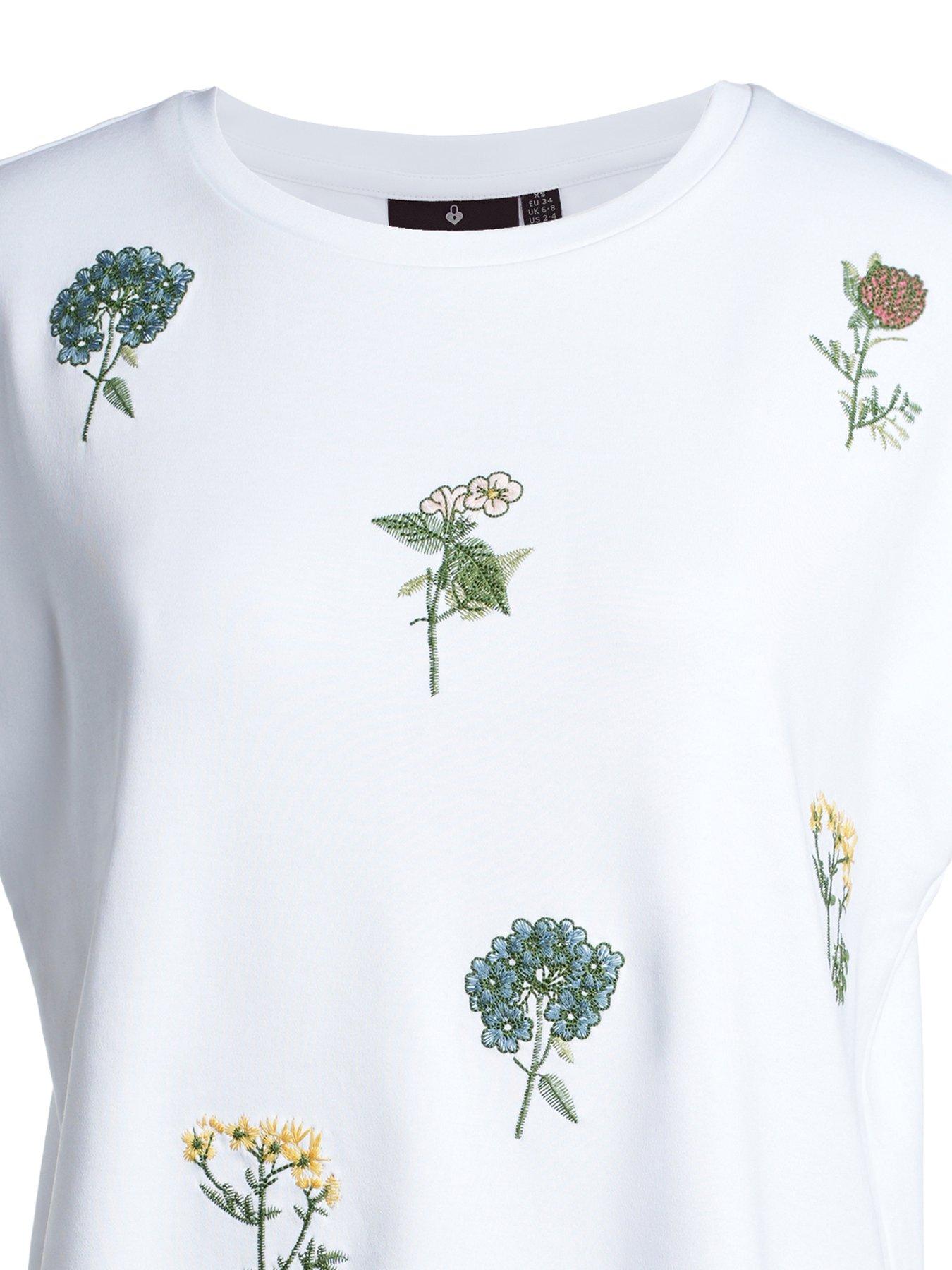 emily-lovelock-maisie-embroidered-vest-whiteoutfit