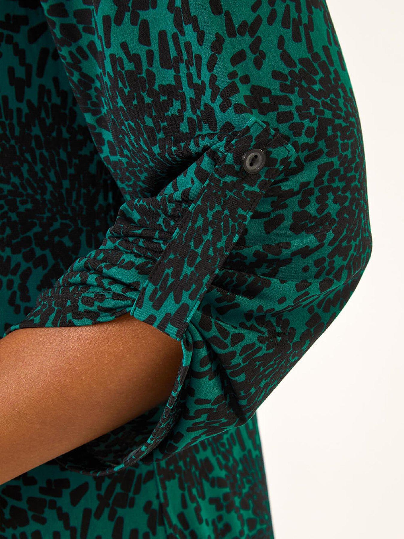 roman-abstract-print-v-neck-stretch-top-tealdetail